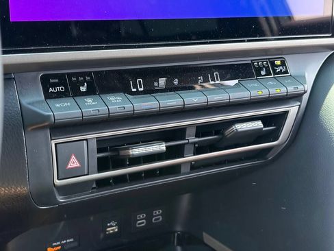 Used 2025 Toyota Camry XSE FWD image 9