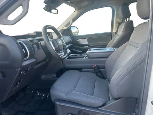 Used 2025 Ford Expedition Active image 10