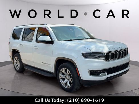 Used 2022 Jeep Wagoneer Series I w/ Premium Group I AWD/4WD image 2