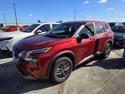 Used 2023 Nissan Rogue S image 5