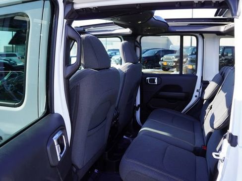 Certified 2025 Jeep Wrangler Unlimited Sahara w/ Safety Group image 18