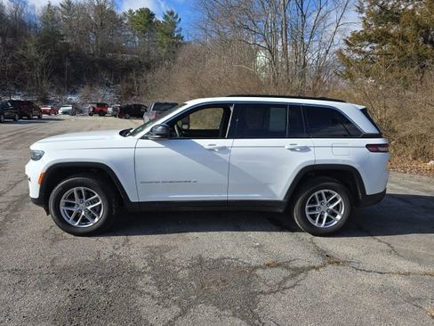 Used 2024 Jeep Grand Cherokee Laredo X image 2