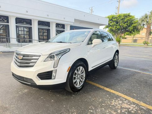 Used 2018 Cadillac XT5 Luxury w/ Driver Awareness Package AWD/4WD image 3