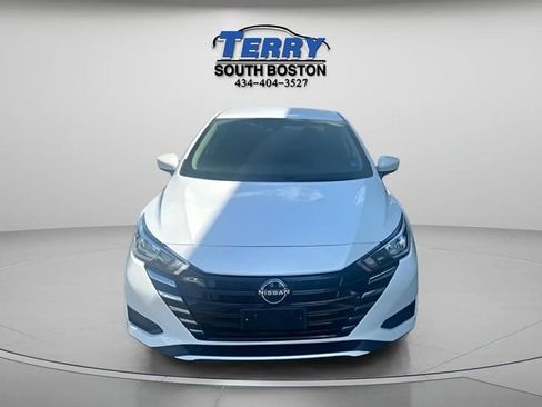 Used 2023 Nissan Versa SV FWD image 2