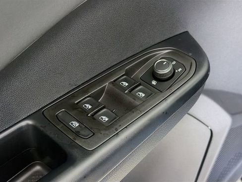New 2026 Volkswagen Taos SE FWD image 19