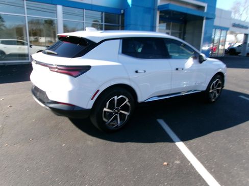 Used 2025 Chevrolet Equinox EV LT image 3