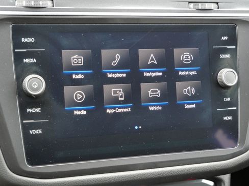 Certified 2022 Volkswagen Tiguan SE image 23