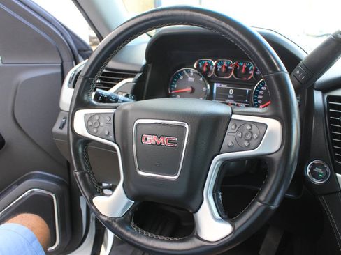 Used 2020 GMC Yukon XL SLT AWD/4WD image 25