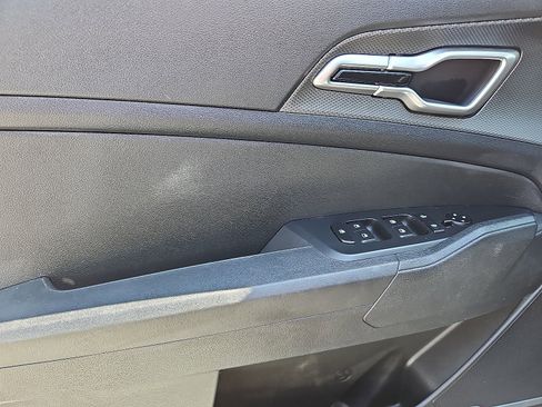 Used 2023 Kia Sportage LX image 12