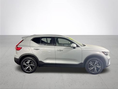 Used 2025 Volvo XC40 B5 Core AWD/4WD image 5