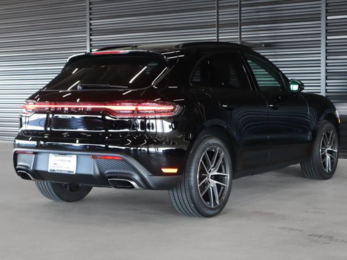 Certified 2026 Porsche Macan AWD/4WD image 10
