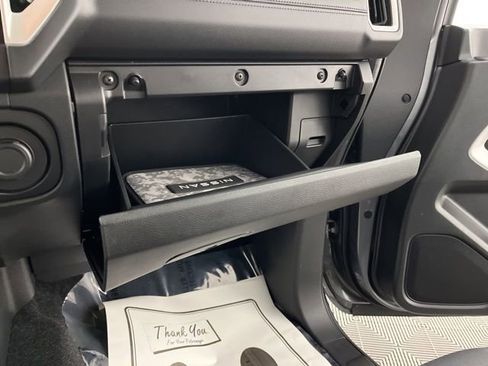 Used 2025 Nissan Frontier SV w/ SV Convenience Package image 37