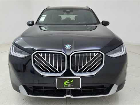 Used 2025 BMW X3 xDrive30i w/ Premium Package image 2