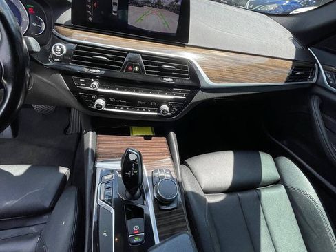Used 2019 BMW 530i w/ Convenience Package RWD image 8