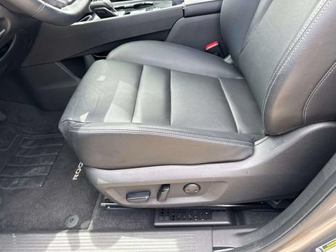 Used 2025 Nissan Rogue SL FWD image 23