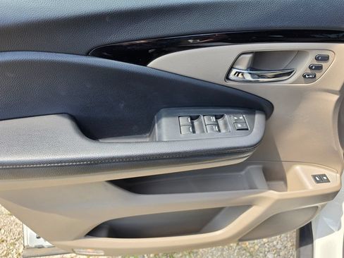 Used 2022 Honda Pilot Touring image 5