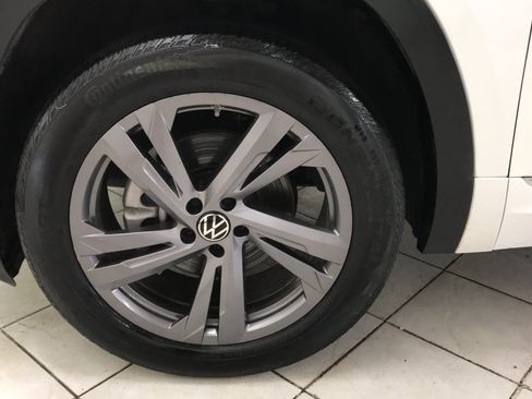 Used 2024 Volkswagen Atlas Cross Sport SEL R-Line AWD/4WD image 7