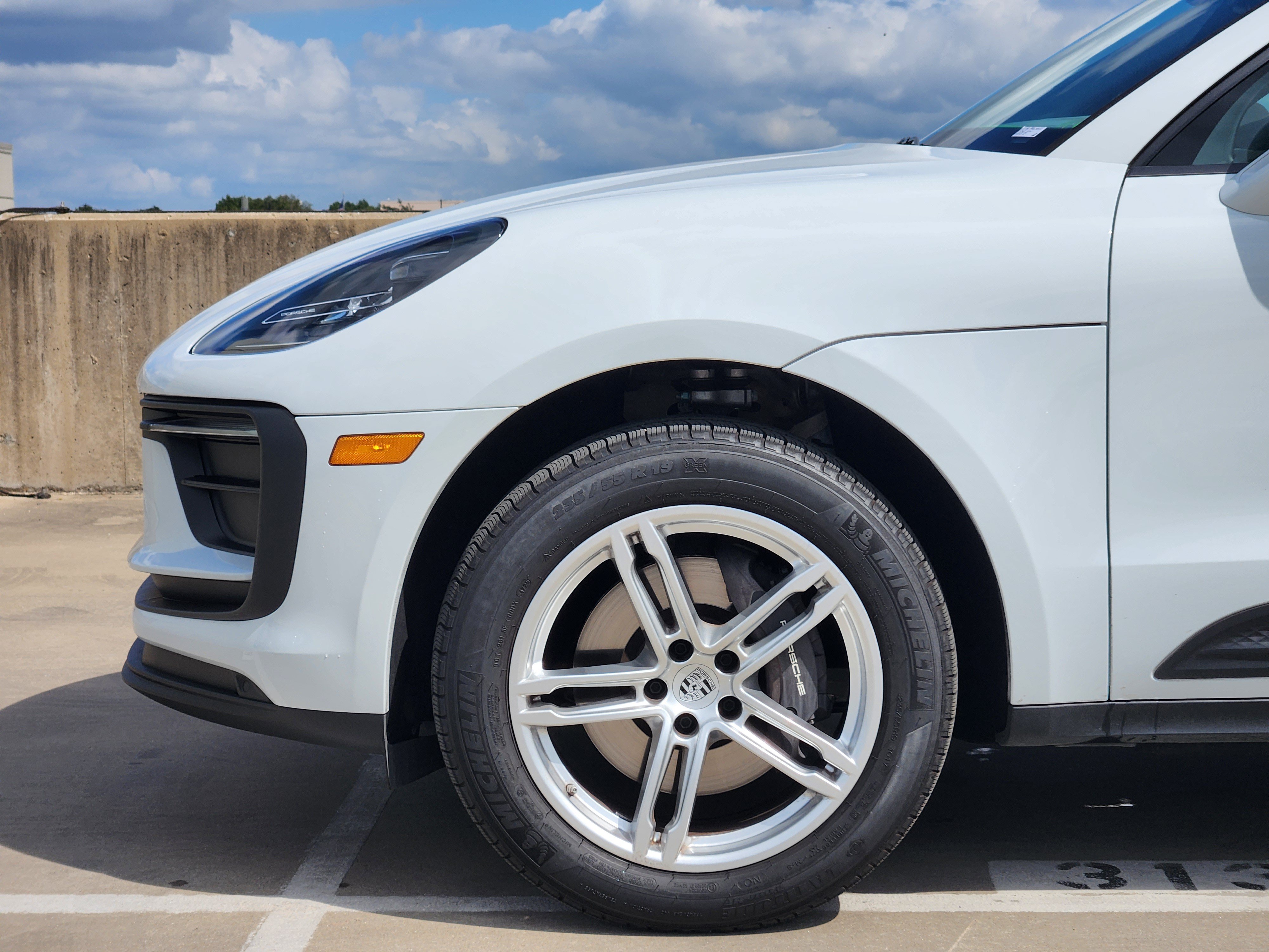 Certified 2026 Porsche Macan AWD/4WD image 13