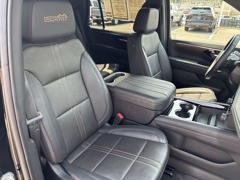 Certified 2025 Chevrolet Tahoe High Country AWD/4WD image 34