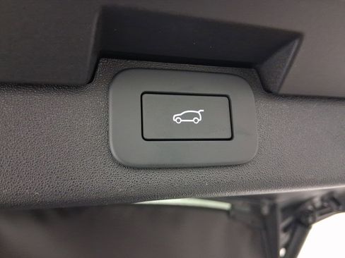 New 2026 Land Rover Discovery Limited Edition image 30