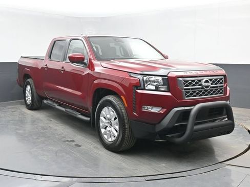 Used 2024 Nissan Frontier SV RWD image 2