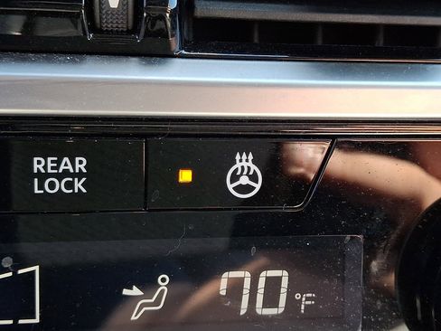 Used 2024 Nissan Pathfinder SL AWD/4WD image 26