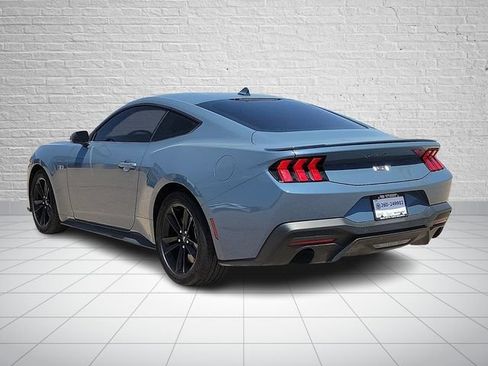 Used 2025 Ford Mustang GT RWD image 3