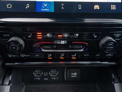 Used 2023 Jeep Grand Cherokee L Limited w/ Luxury Tech Group II image 20