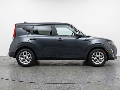 Used 2025 Kia Soul LX w/ LX Technology Package image 11