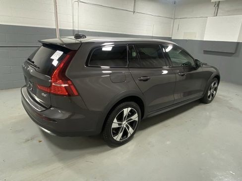 Certified 2024 Volvo V60 B5 Cross Country Plus image 3