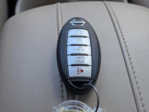 Used 2020 Nissan Rogue SV FWD image 34