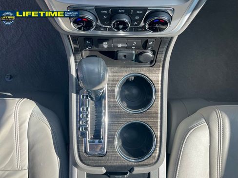 Used 2017 GMC Acadia Limited SLT image 28