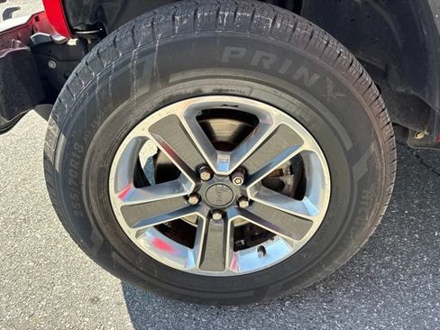 Used 2018 Jeep Wrangler Unlimited Sahara AWD/4WD image 23