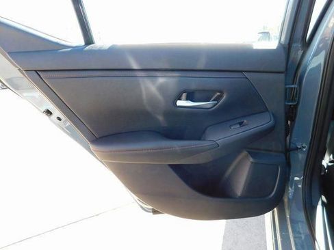 Used 2025 Nissan Sentra SR w/ SR Premium Package image 19