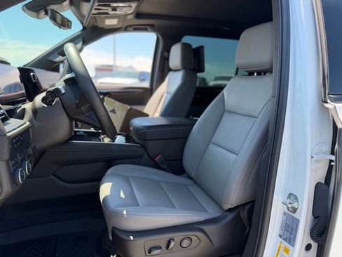 Used 2025 Chevrolet Suburban Z71 w/ Z71 Off-Road Package AWD/4WD image 5