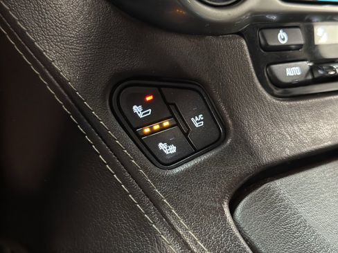 Used 2016 Chevrolet Suburban LTZ image 25