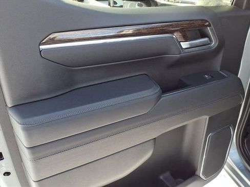 Used 2023 GMC Sierra 1500 SLE image 12