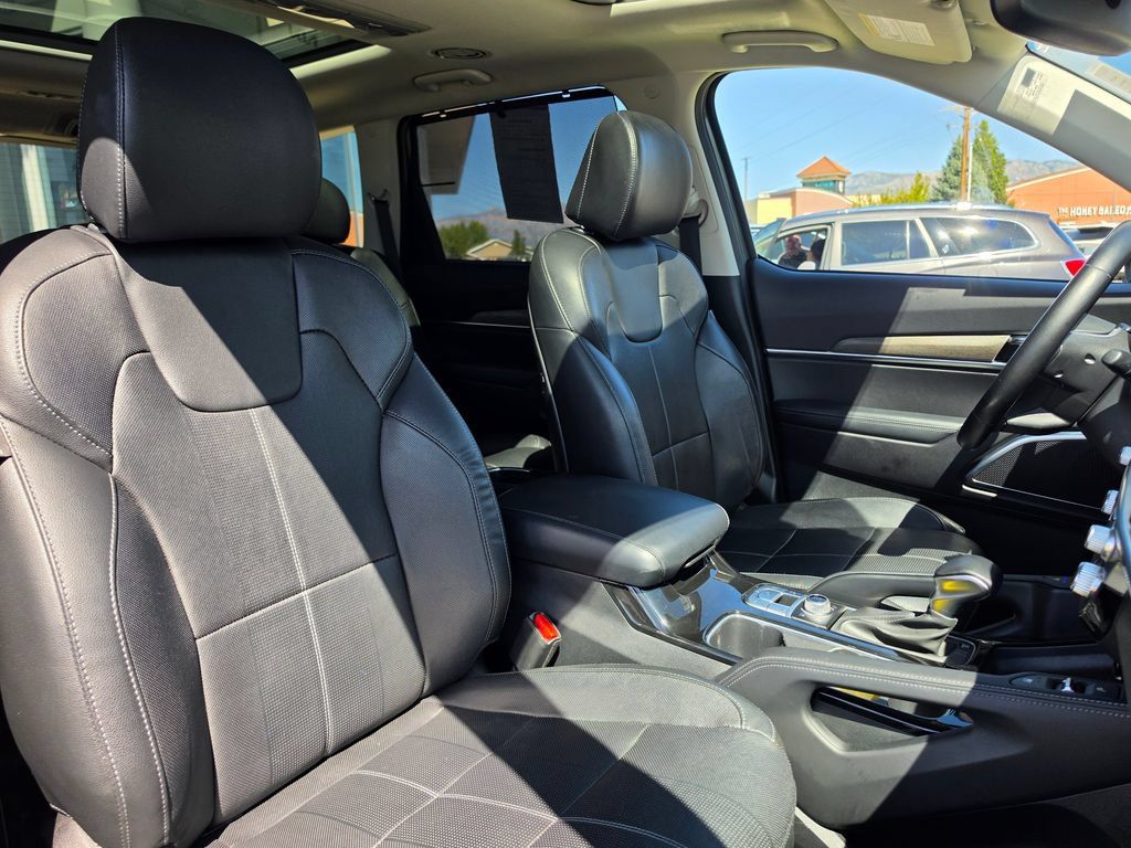 Used 2021 Kia Telluride SX w/ Towing Package AWD/4WD image 19