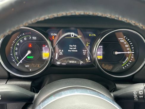 Used 2022 Jeep Wrangler Unlimited Sahara AWD/4WD image 23