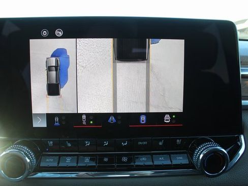 Used 2024 GMC Canyon Denali image 34