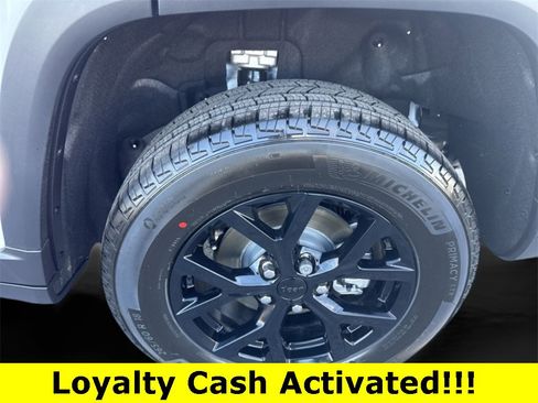 New 2025 Jeep Grand Cherokee Altitude image 24