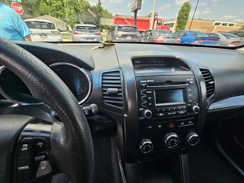 Used 2013 Kia Sorento LX FWD image 25