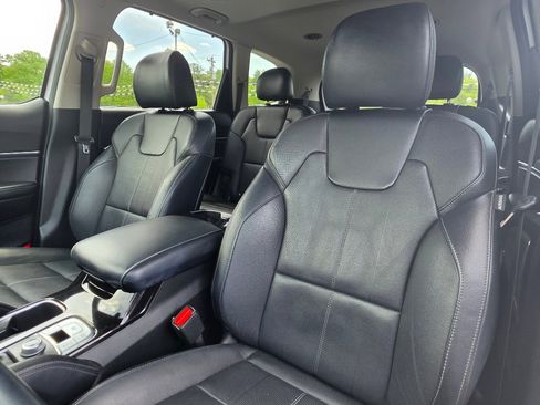 Used 2022 Kia Telluride EX w/ EX Premium Package FWD image 10