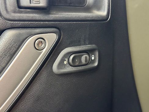 Used 2016 Jeep Wrangler Unlimited Sahara w/ Dual Top Group AWD/4WD image 9