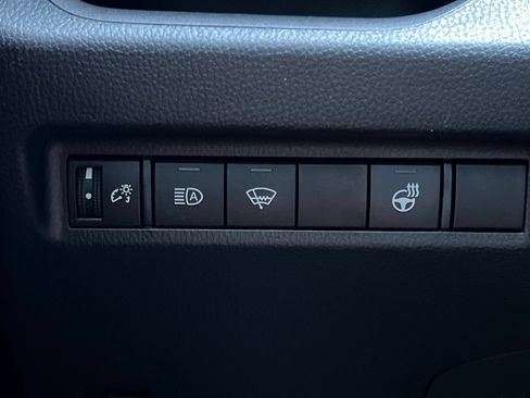 Used 2021 Toyota RAV4 XLE w/ XLE Grade Weather Package AWD/4WD image 39