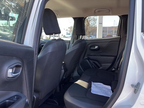 Used 2019 Jeep Renegade Altitude w/ Quick Order Package 2XM image 12