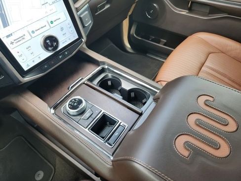 Used 2024 Ford Expedition King Ranch image 18