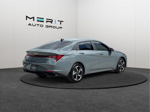 Used 2022 Hyundai Elantra SEL w/ Convenience + Premium Package FWD image 9