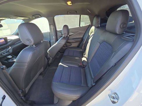 Used 2025 Buick Envista Preferred image 14