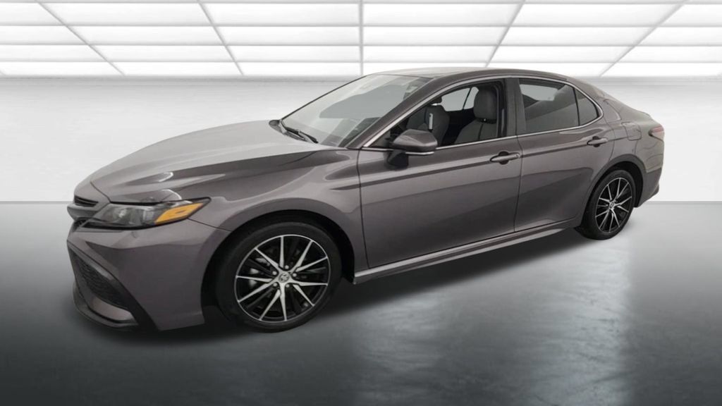Used 2024 Toyota Camry SE FWD image 4